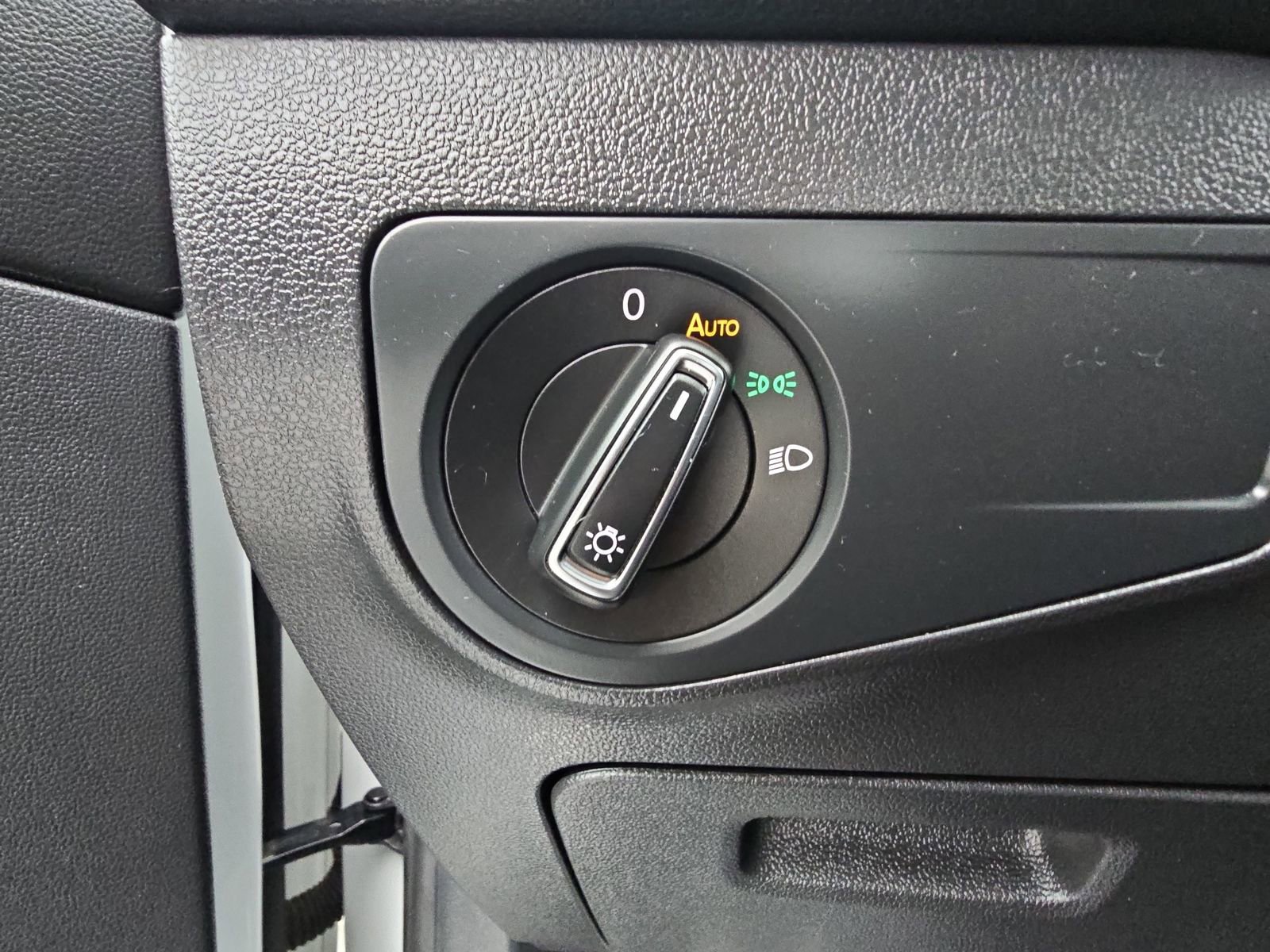 Used 2022 Volkswagen Tiguan SE R-Line image 27