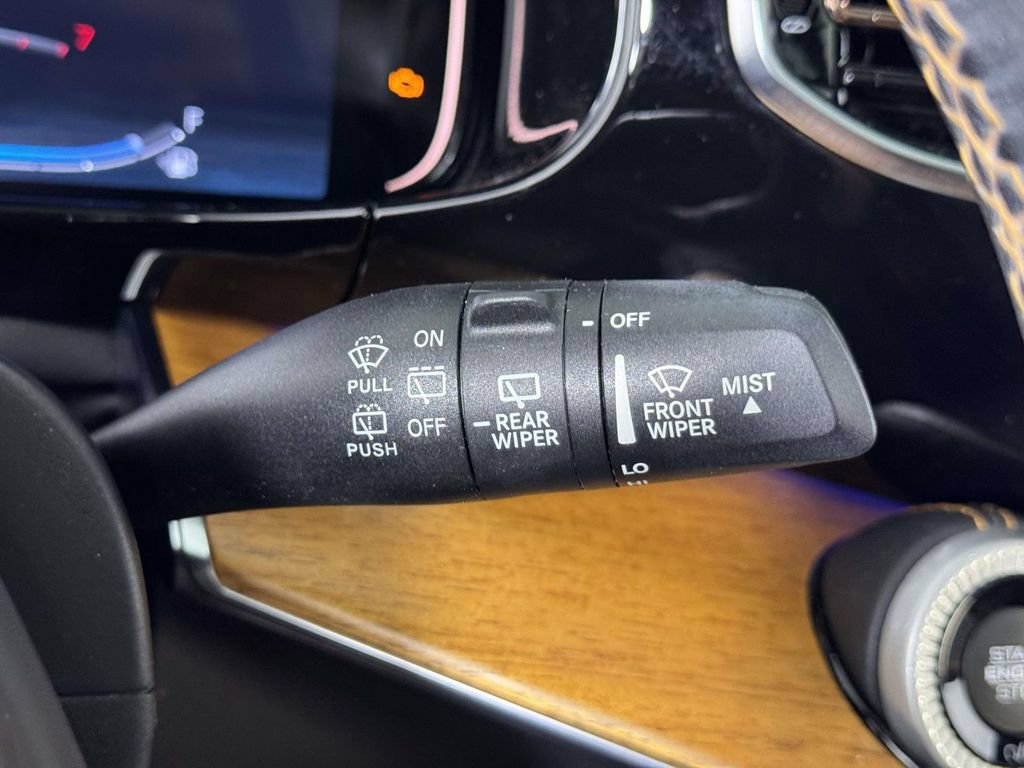 Used 2022 Jeep Grand Wagoneer Series III AWD/4WD image 24