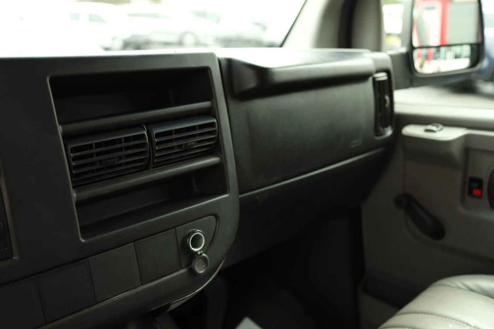 Used 2013 Chevrolet Express 2500 image 26