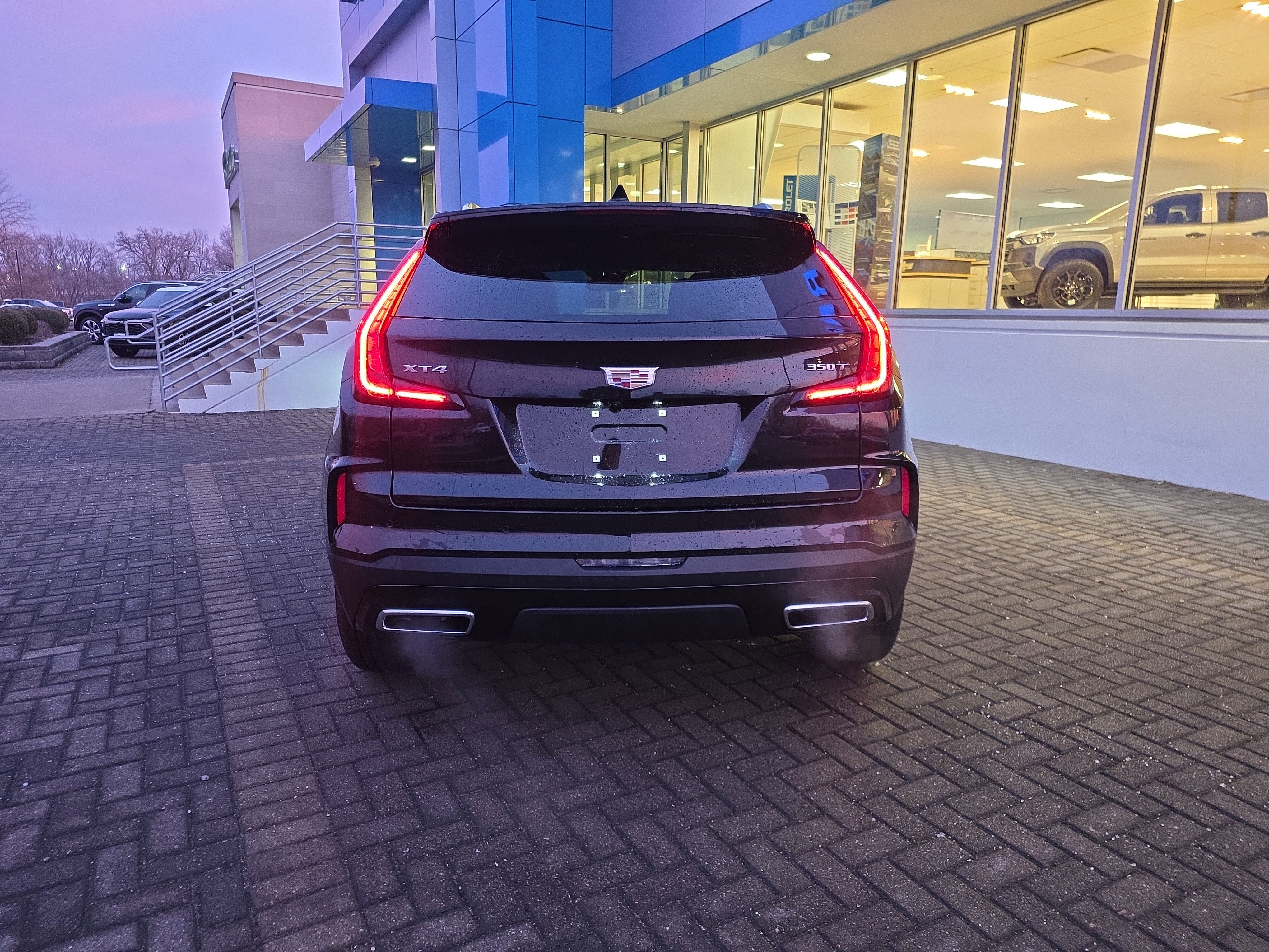 Used 2025 Cadillac XT4 Premium Luxury image 4