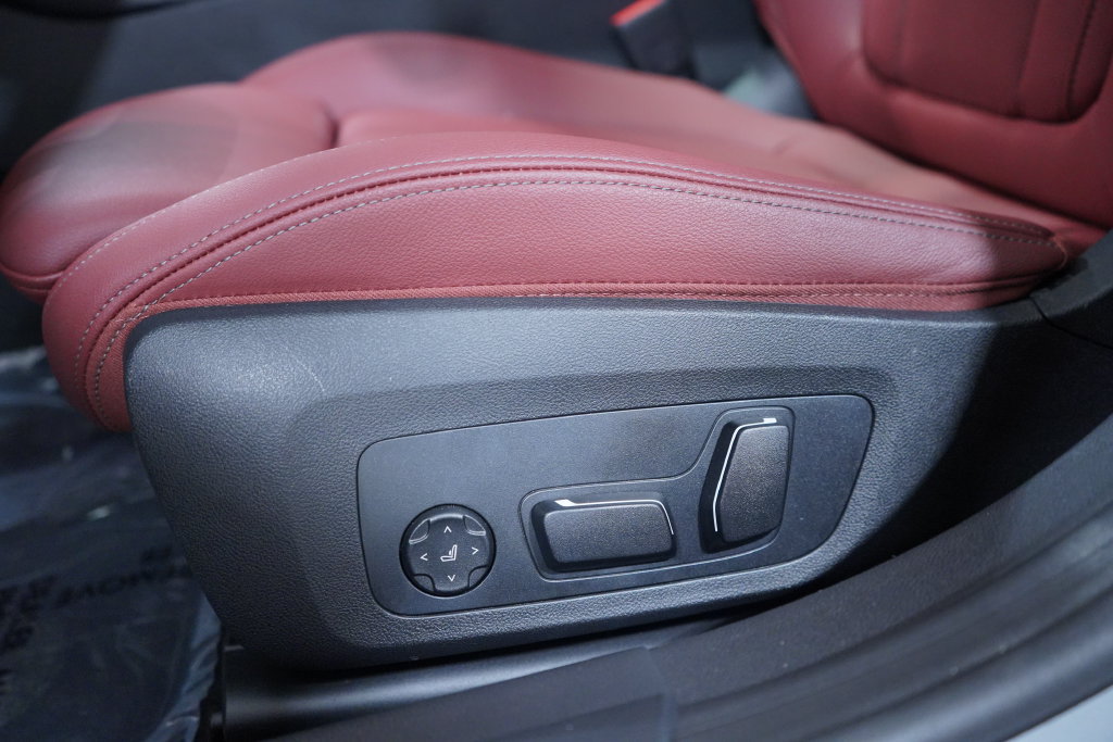 Used 2026 BMW M440i w/ Parking Assistance Package RWD image 8
