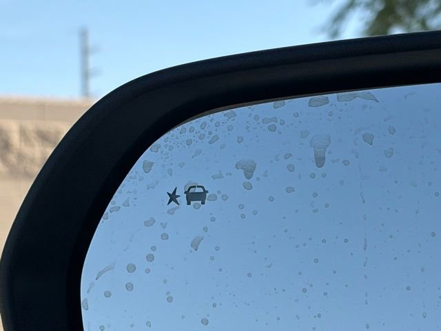 Used 2024 GMC Acadia Elevation image 10