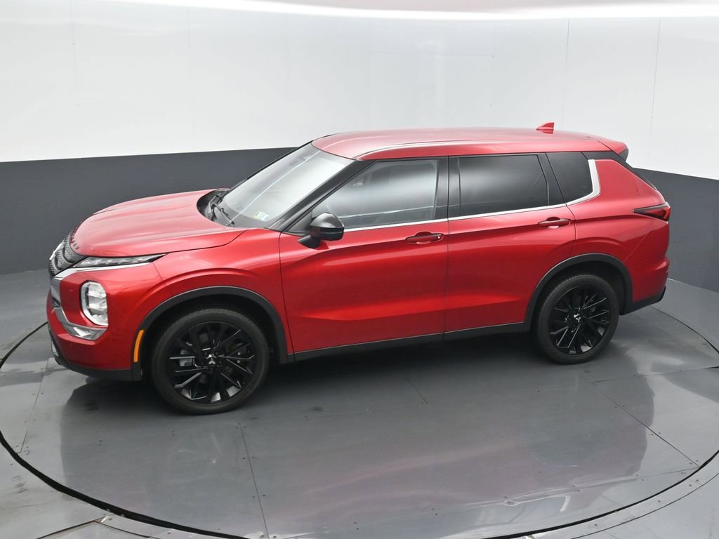 Used 2023 Mitsubishi Outlander SE image 12