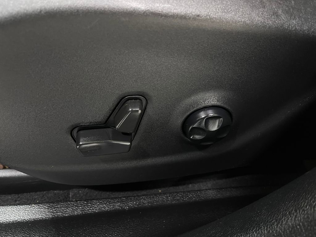 Used 2021 Jeep Cherokee Limited image 16