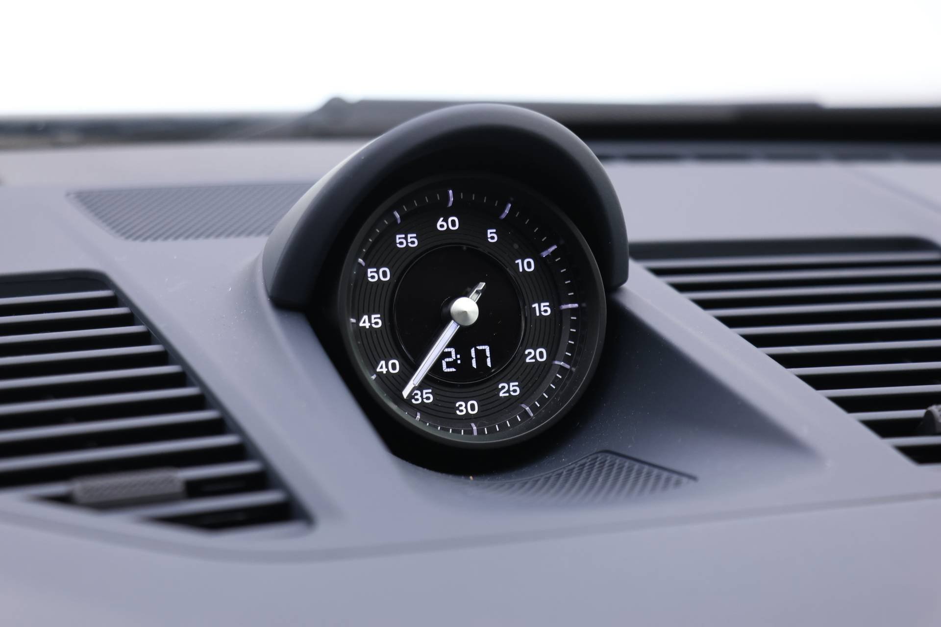 Certified 2025 Porsche 911 Carrera image 14