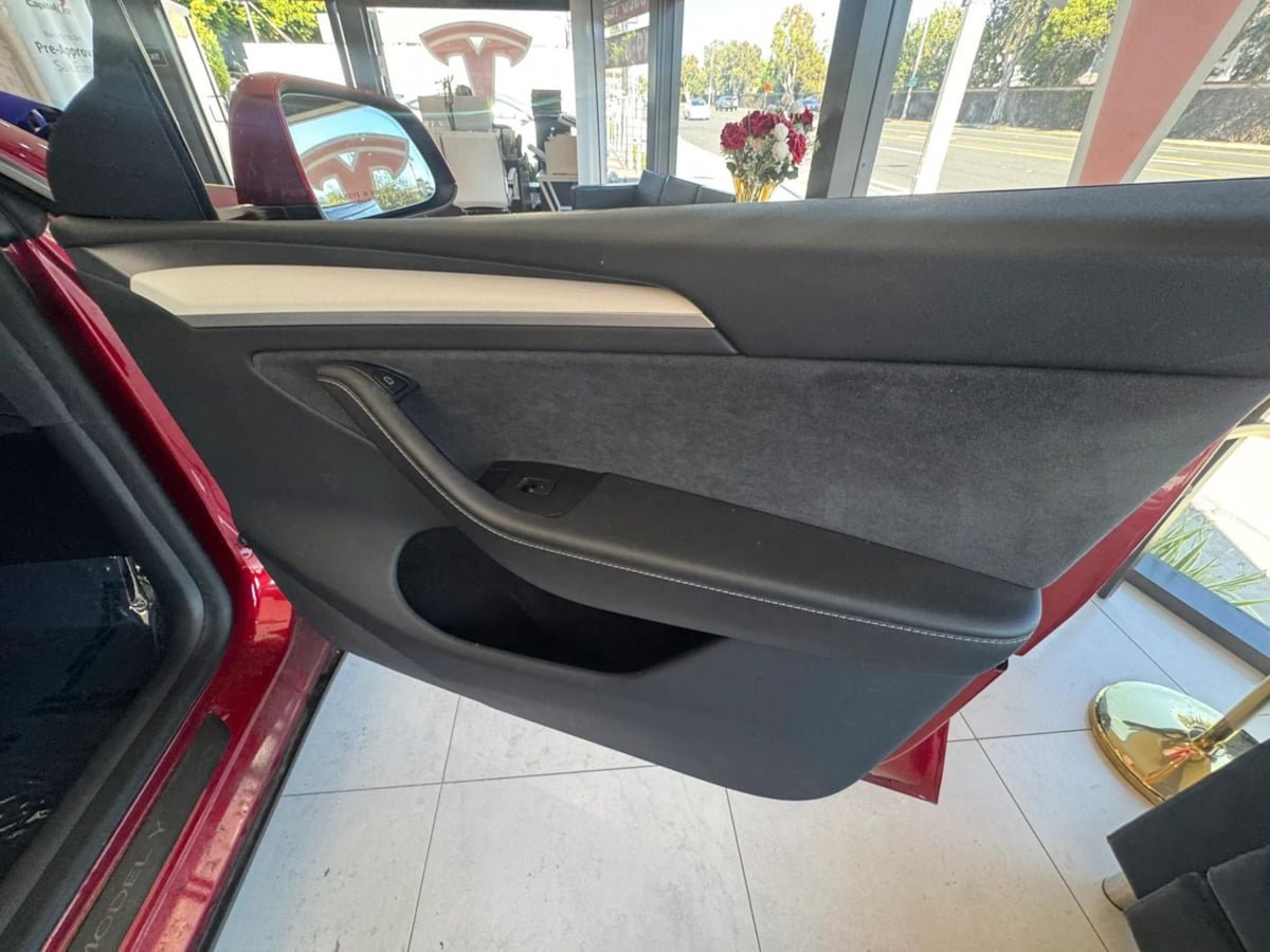 Used 2024 Tesla Model Y Long Range AWD/4WD image 23