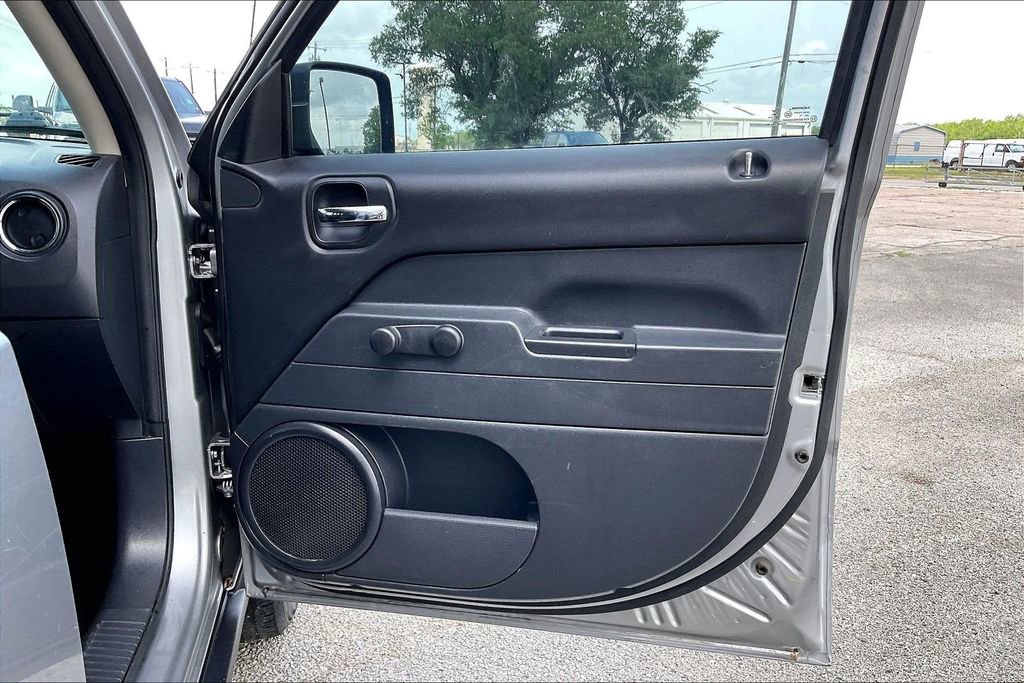Used 2016 Jeep Patriot Sport FWD image 27