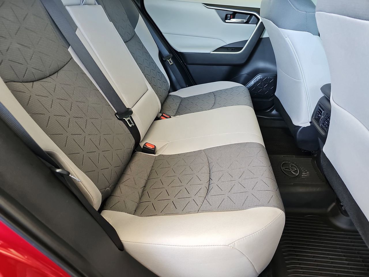 Used 2025 Toyota RAV4 XLE w/ Weather Package image 18