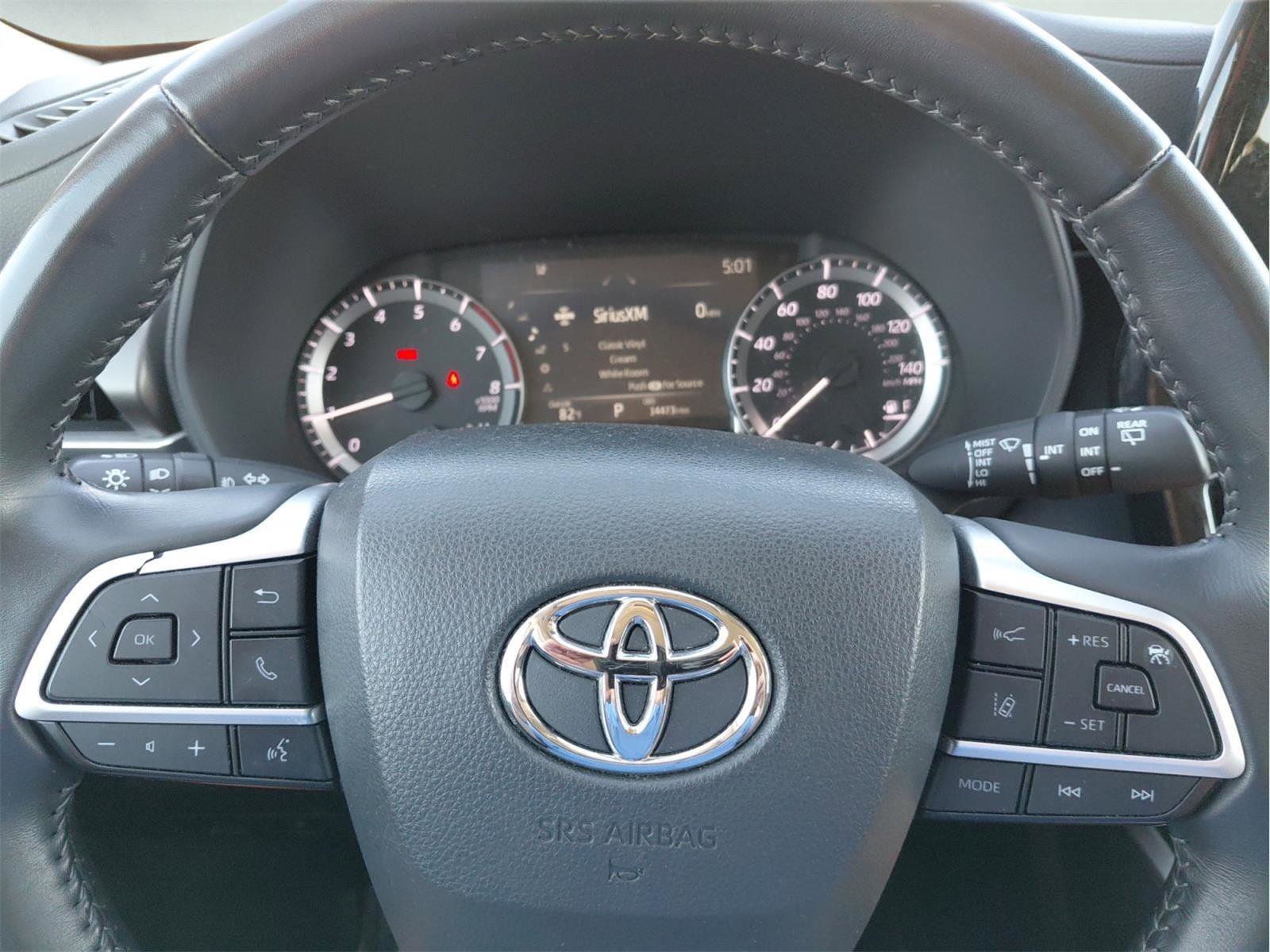 Used 2024 Toyota Highlander LE image 34