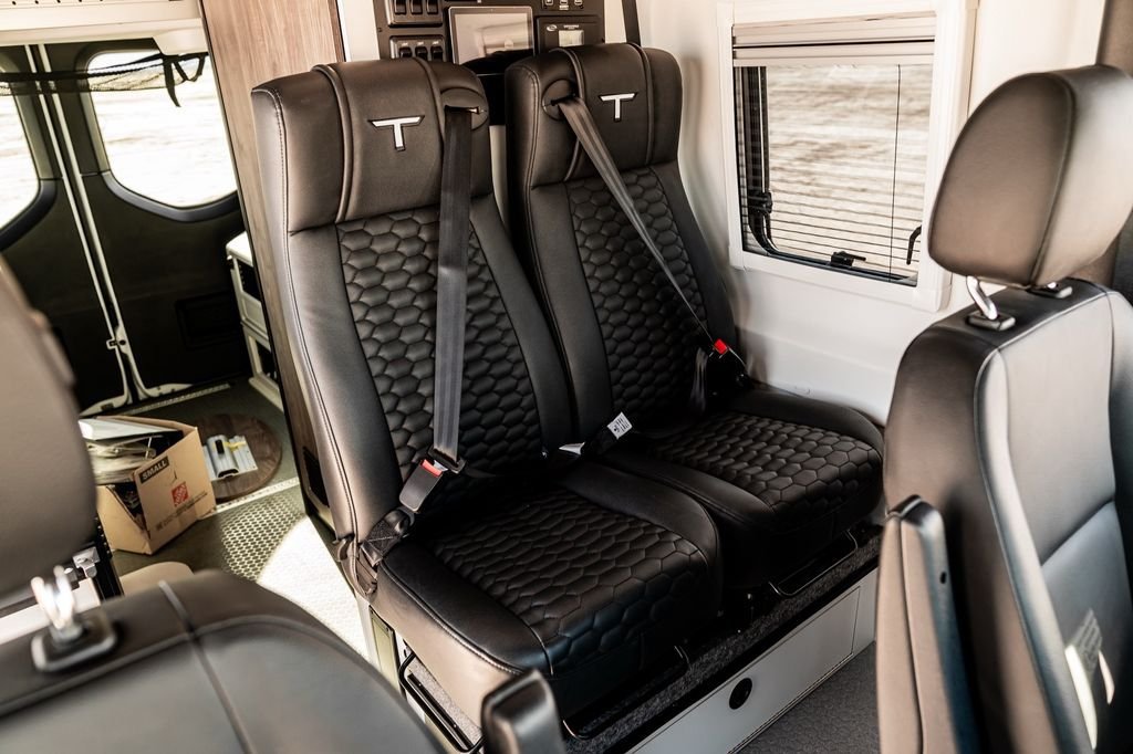 Used 2023 Mercedes-Benz Sprinter 2500 image 16