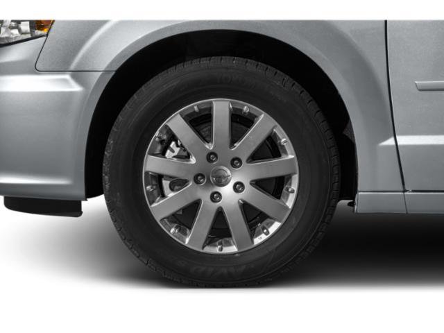 Used 2015 Chrysler Town & Country Touring image 14