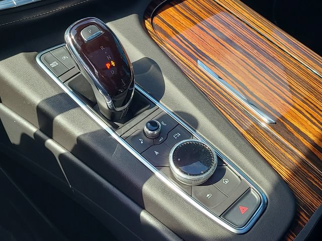 Used 2023 Cadillac Escalade Premium Luxury AWD/4WD image 31