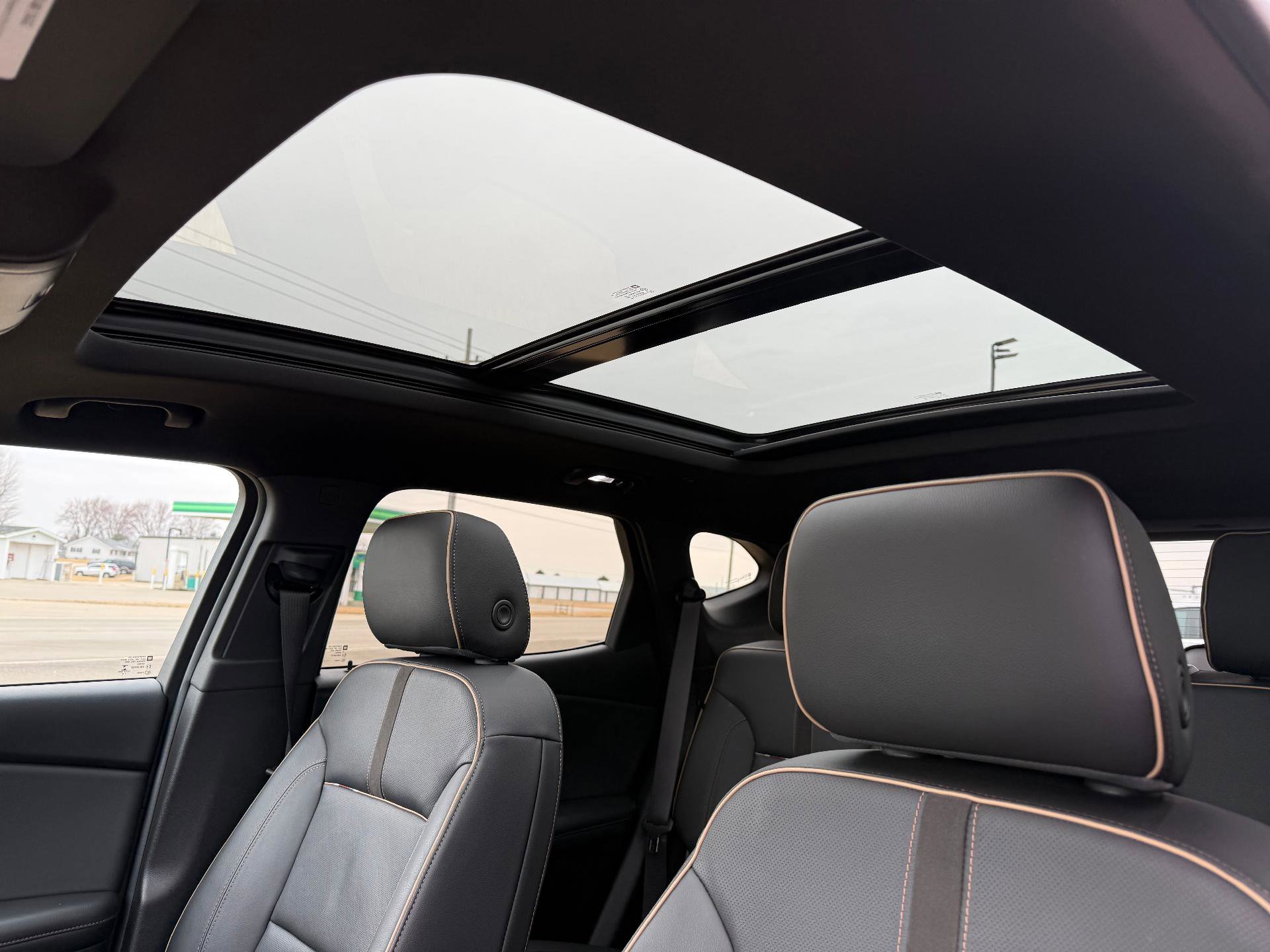 Used 2020 Chevrolet Blazer Premier w/ Driver Confidence II Package image 14