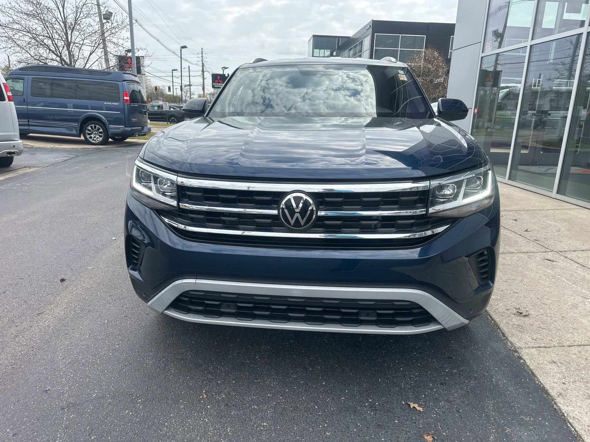 Used 2023 Volkswagen Atlas Cross Sport SE w/ Black Wheel Package AWD/4WD image 7