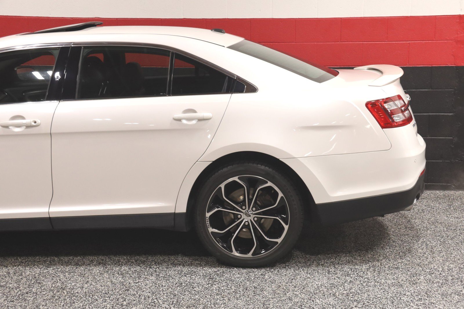 Used 2013 Ford Taurus SHO image 22