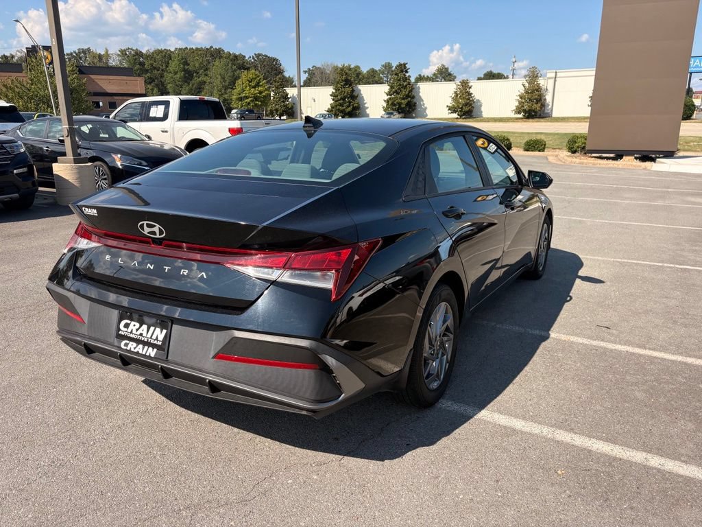 Used 2024 Hyundai Elantra SEL FWD image 7