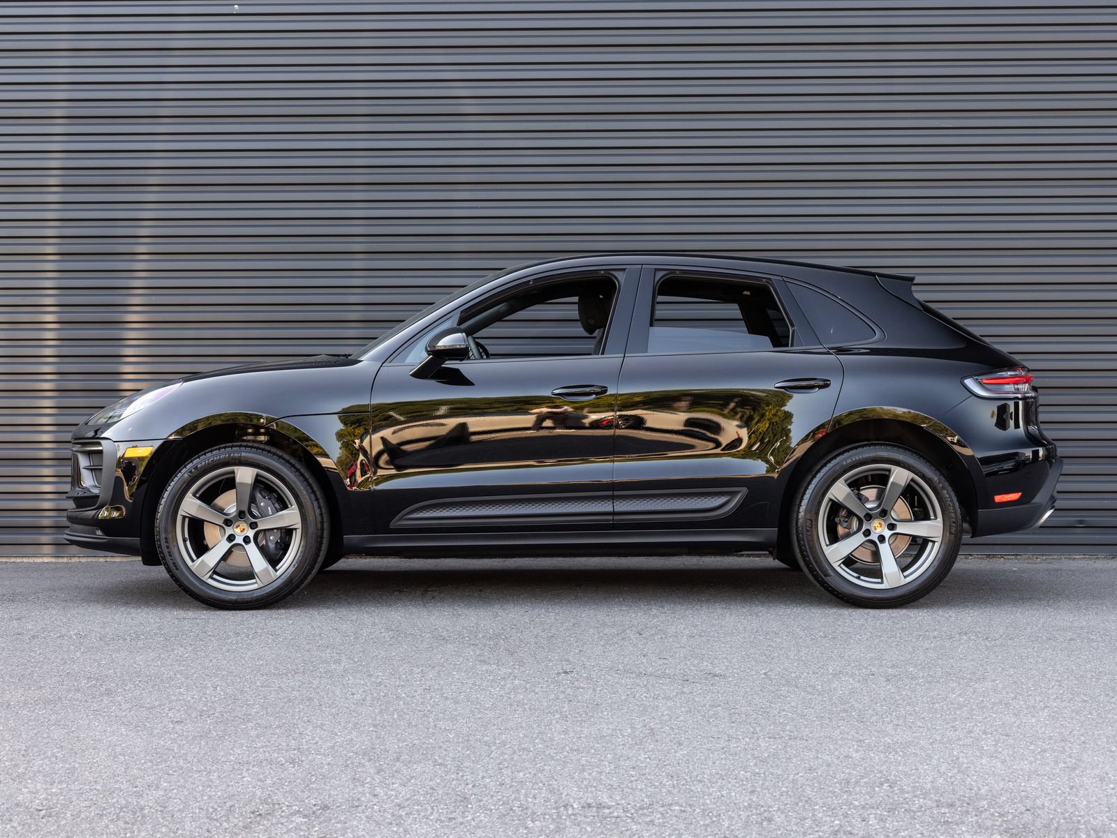 Certified 2026 Porsche Macan AWD/4WD image 2
