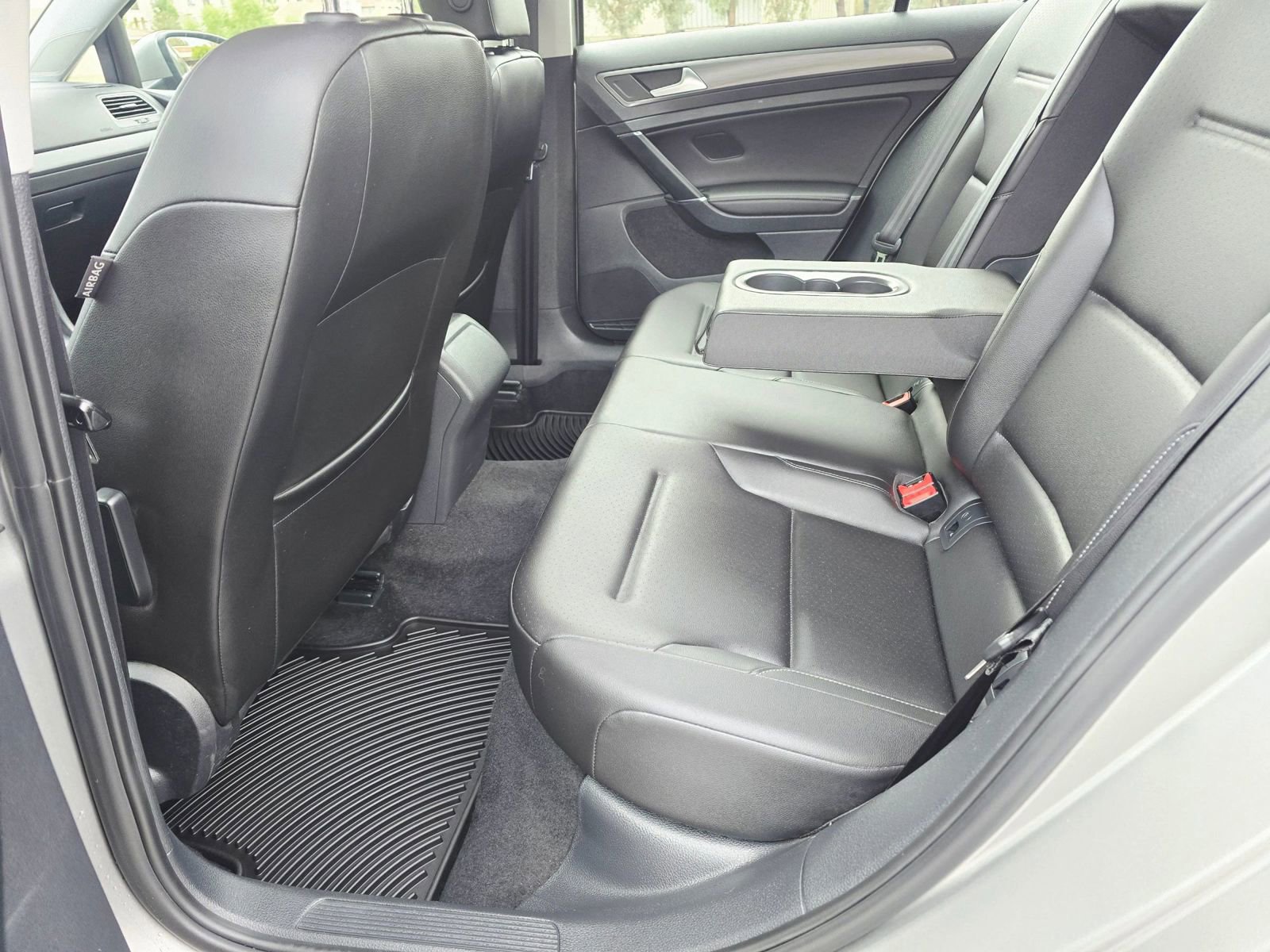 Used 2018 Volkswagen Golf SE FWD image 36