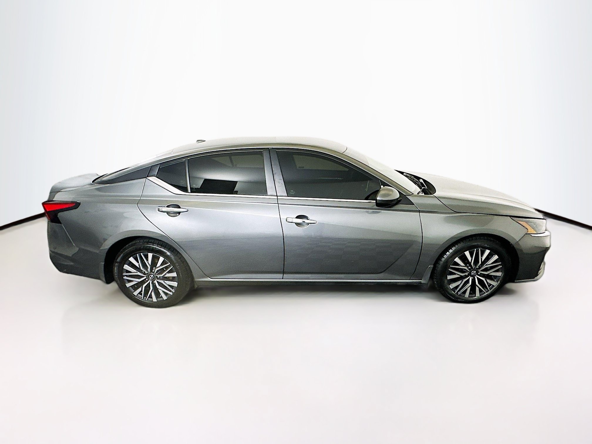 Used 2023 Nissan Altima 2.5 SV FWD image 10