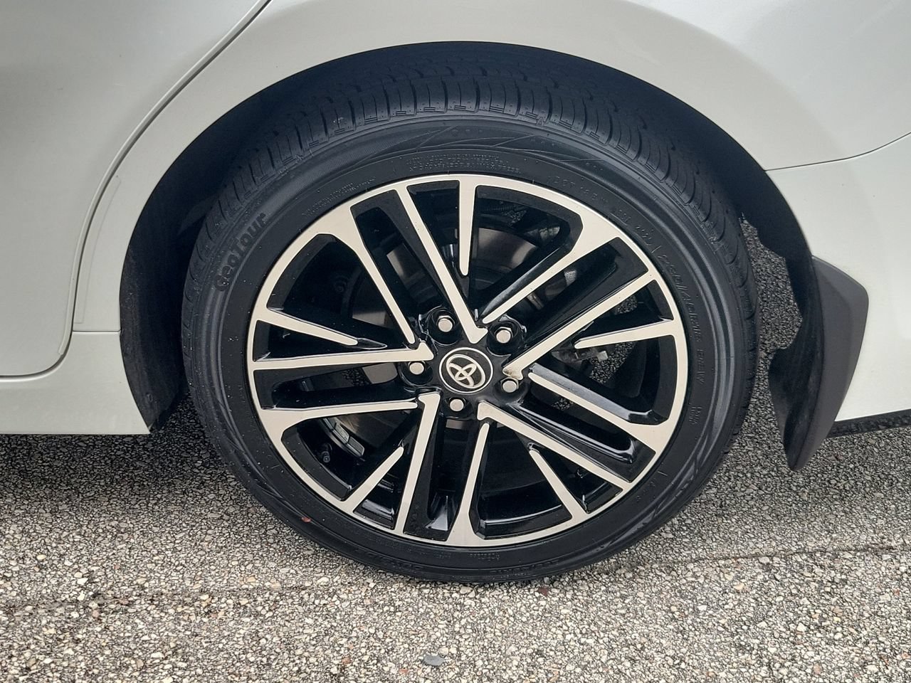 Used 2025 Toyota Camry XLE AWD/4WD image 5