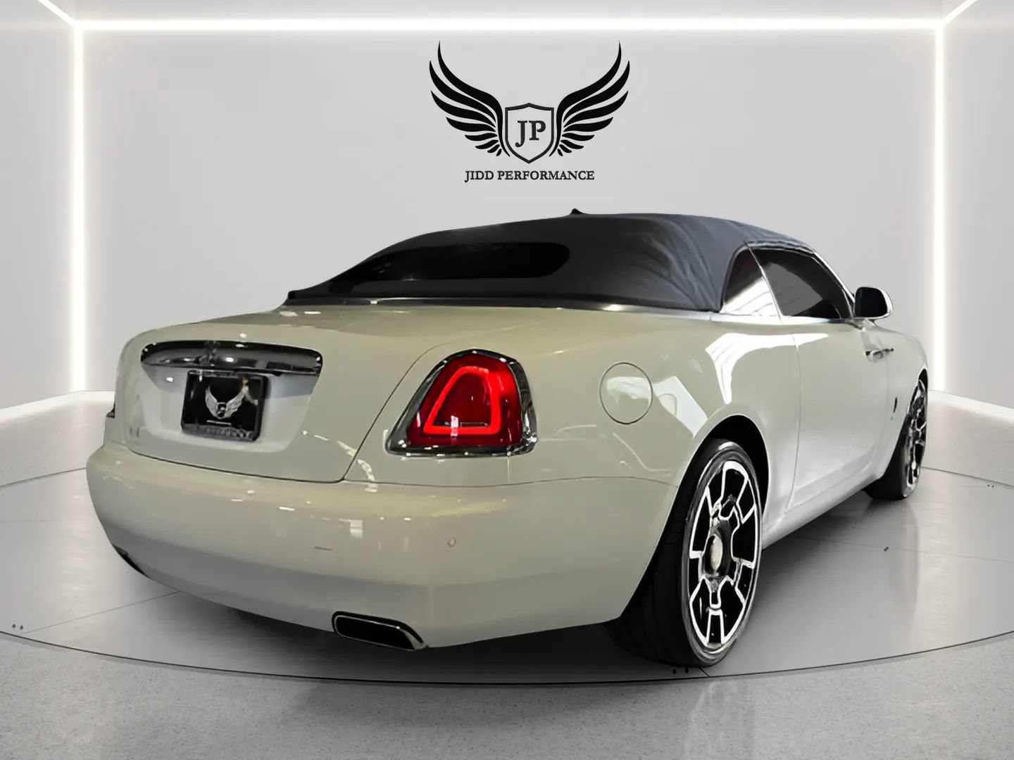 Used 2016 Rolls-Royce Dawn RWD image 13