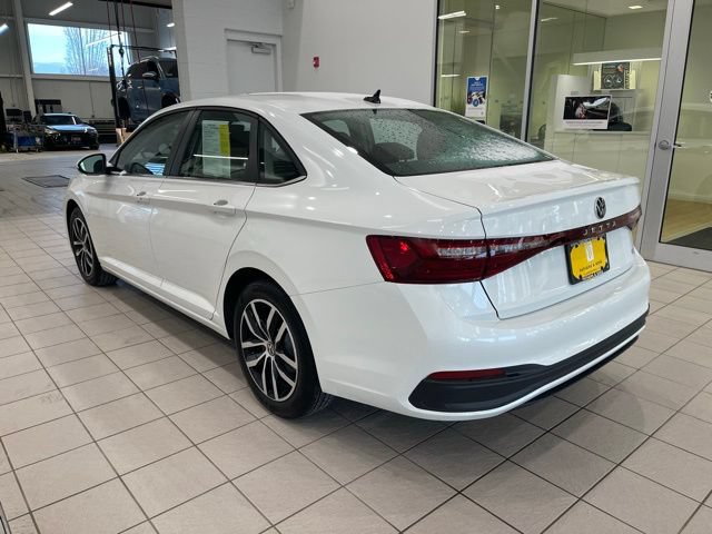 Used 2025 Volkswagen Jetta SE FWD image 5