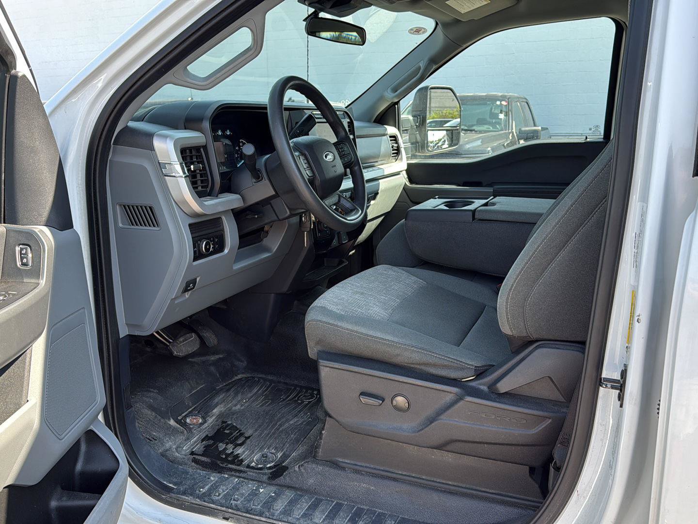 Used 2024 Ford F250 XLT w/ FX4 Off-Road Package AWD/4WD image 7