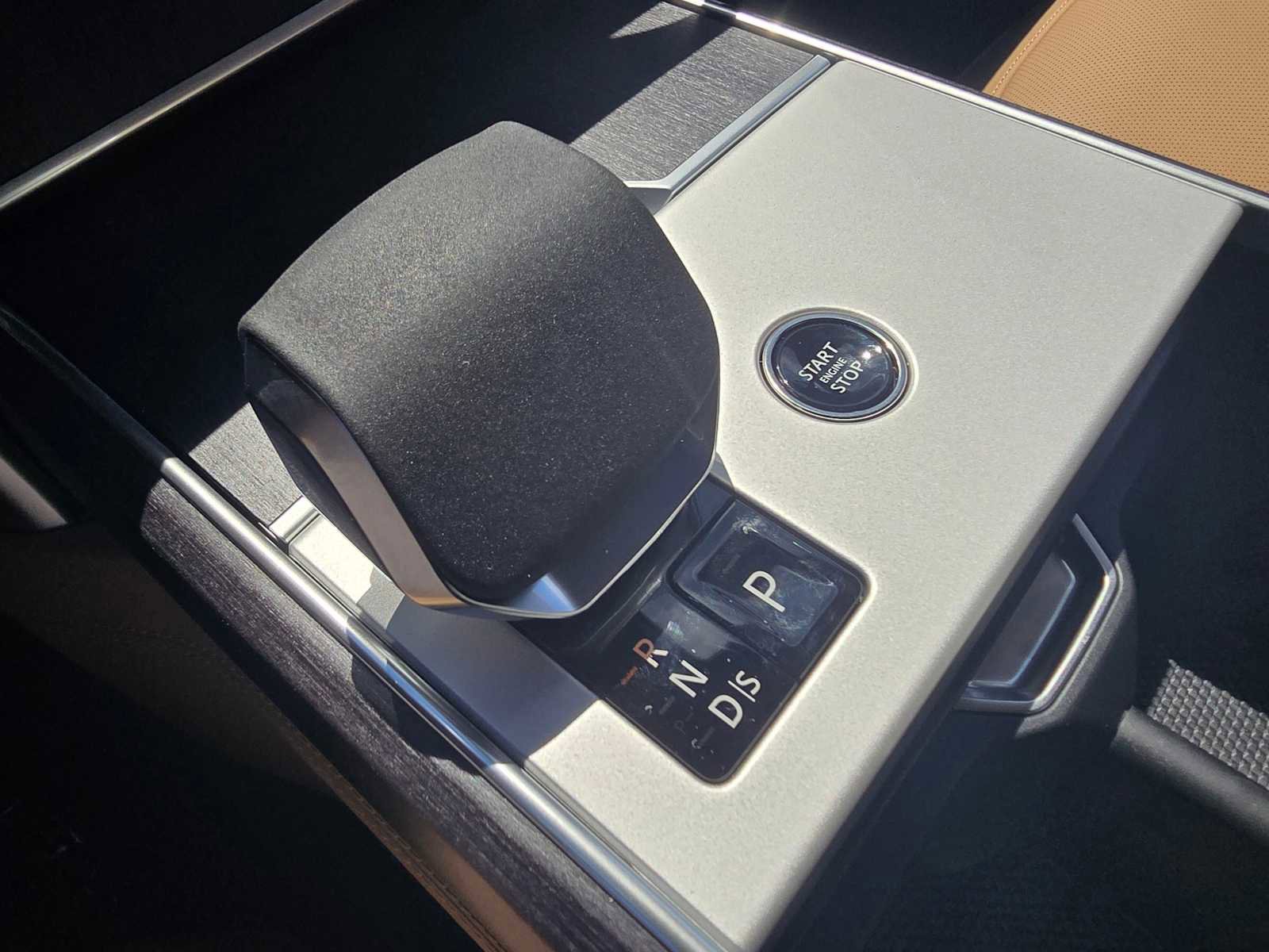 New 2025 Land Rover Range Rover SE image 30