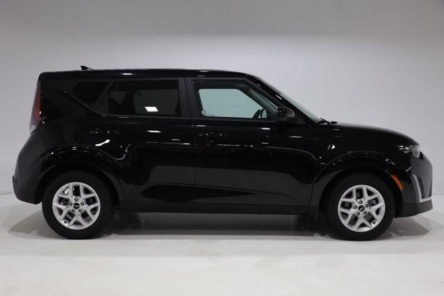 Used 2025 Kia Soul LX w/ LX Technology Package FWD image 9