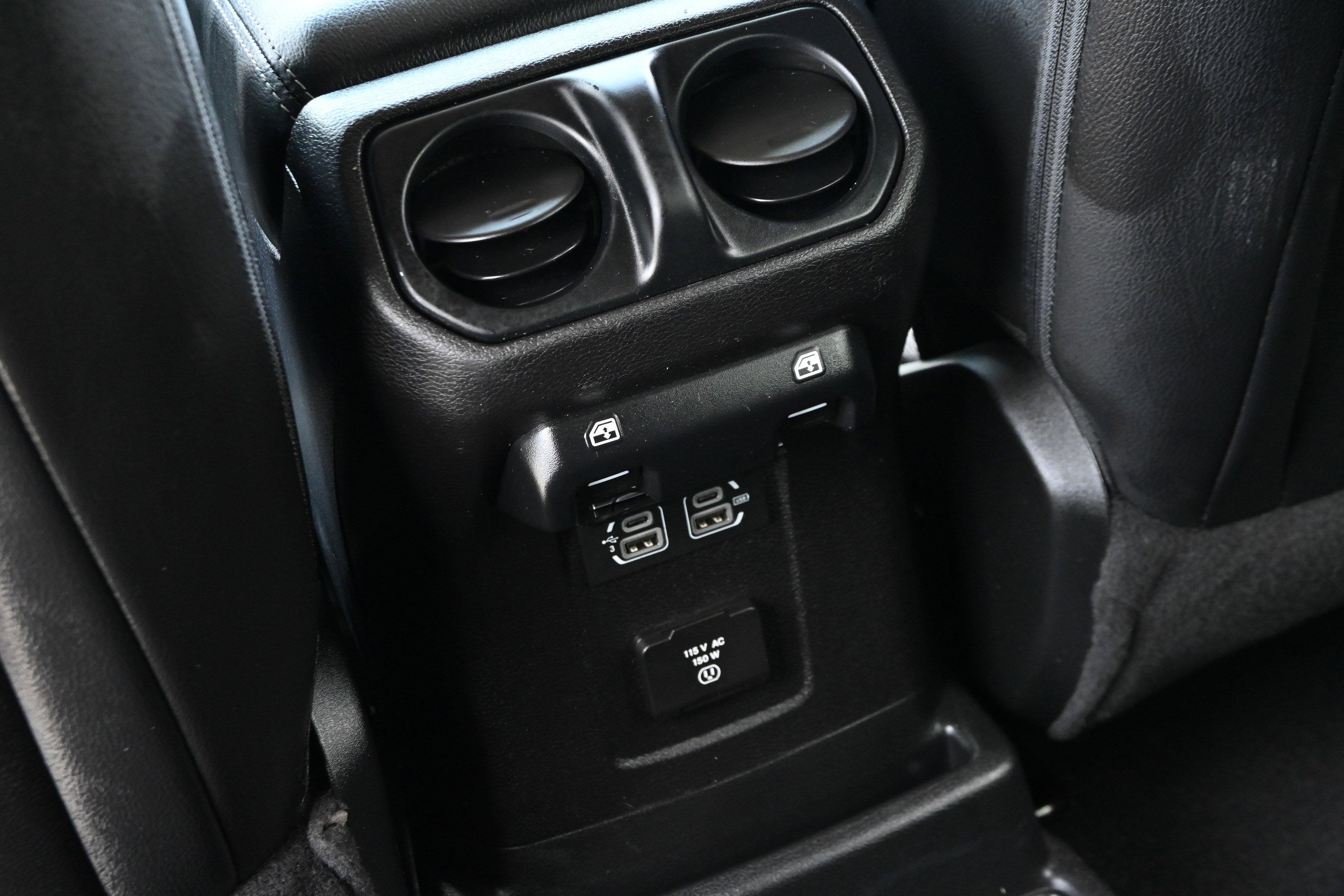 Used 2018 Jeep Wrangler Unlimited Sahara AWD/4WD image 29