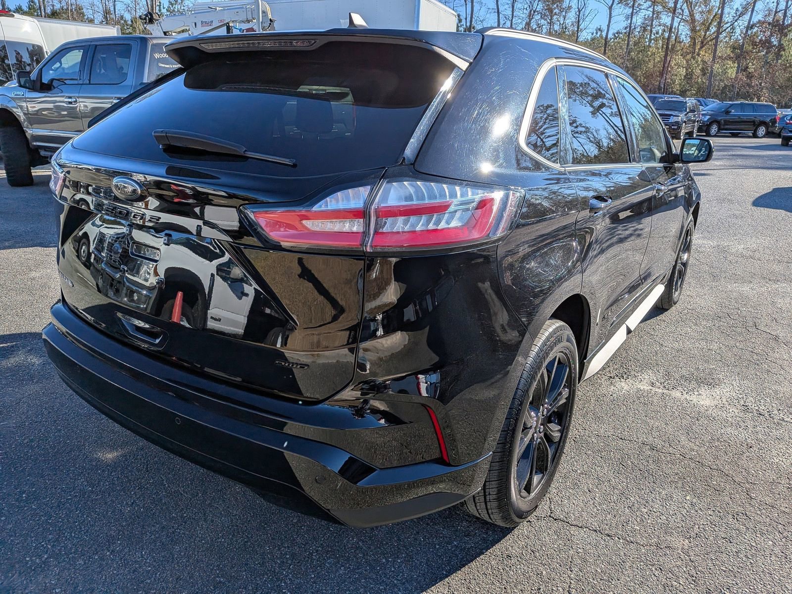 Certified 2022 Ford Edge SE w/ Black Appearance Package image 4