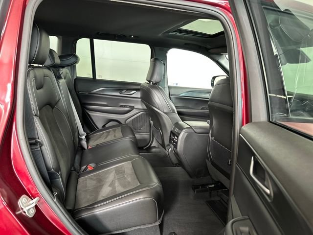 Used 2023 Jeep Grand Cherokee Altitude image 28