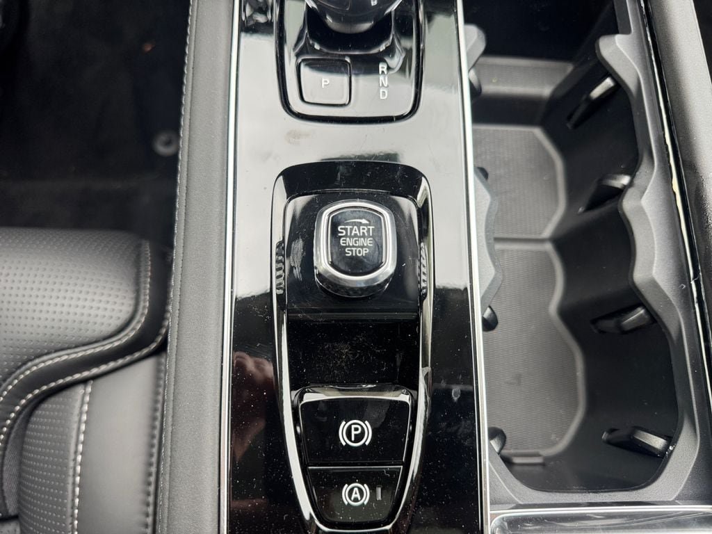 New 2026 Volvo XC90 T8 Ultra w/ Protection Package Premier AWD/4WD image 17