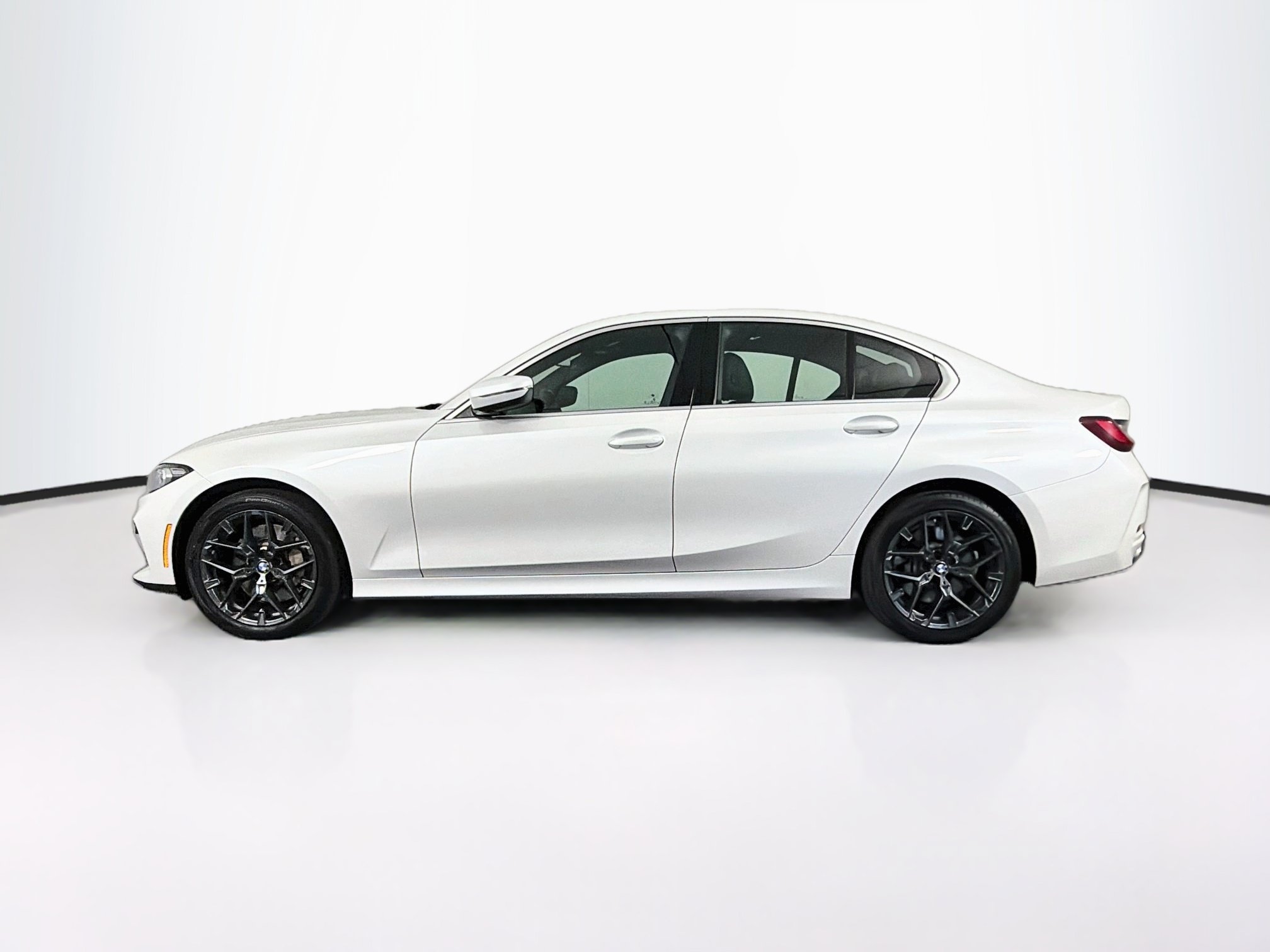 Used 2026 BMW 330i xDrive Sedan AWD/4WD image 4