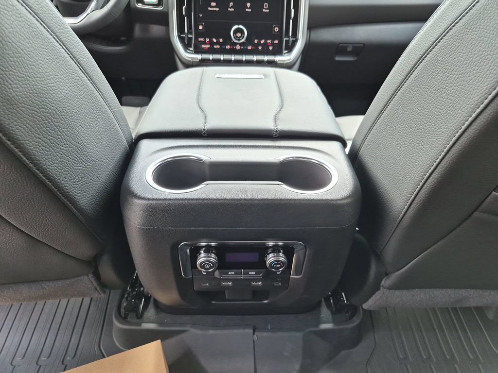 New 2026 GMC Yukon XL Denali w/ Denali Reserve Package AWD/4WD image 38