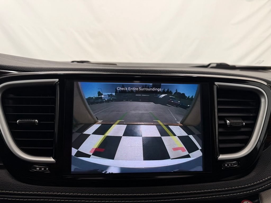 Used 2023 Chrysler Pacifica Limited FWD image 40