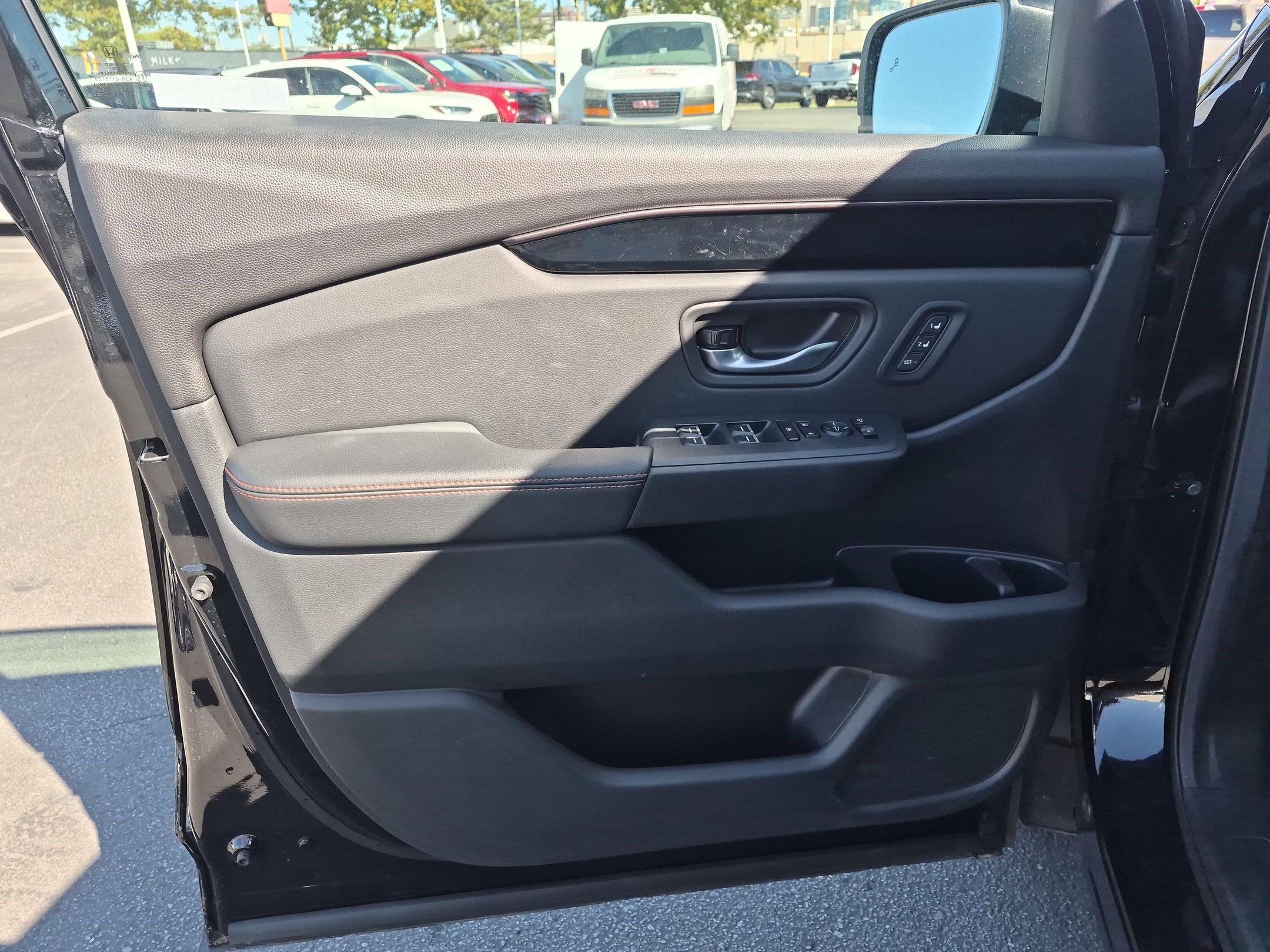 Used 2025 Honda Pilot TrailSport image 14