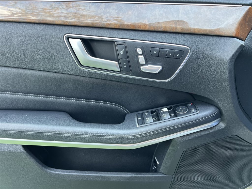 Used 2014 Mercedes-Benz E 350 4MATIC Sedan w/ Premium 1 Package image 28