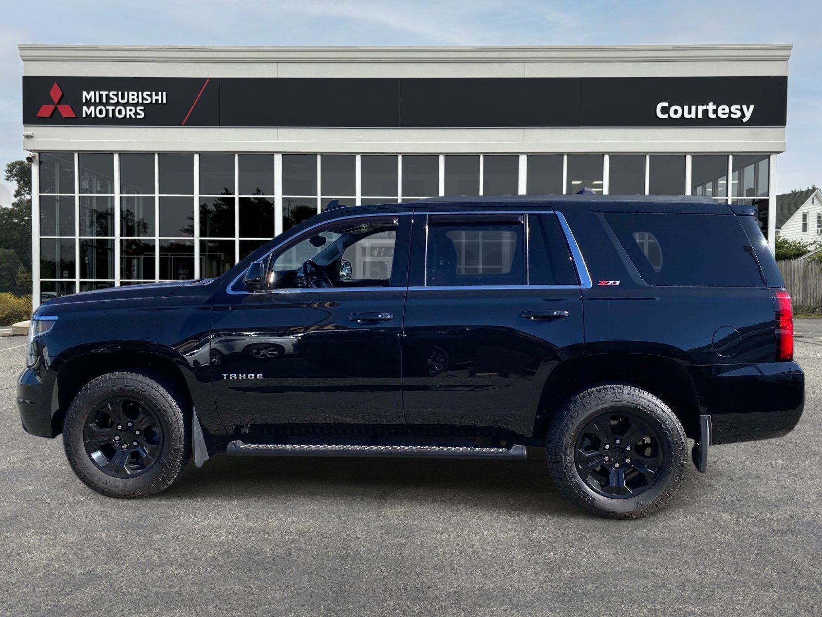 Used 2018 Chevrolet Tahoe LT w/ Luxury Package image 2