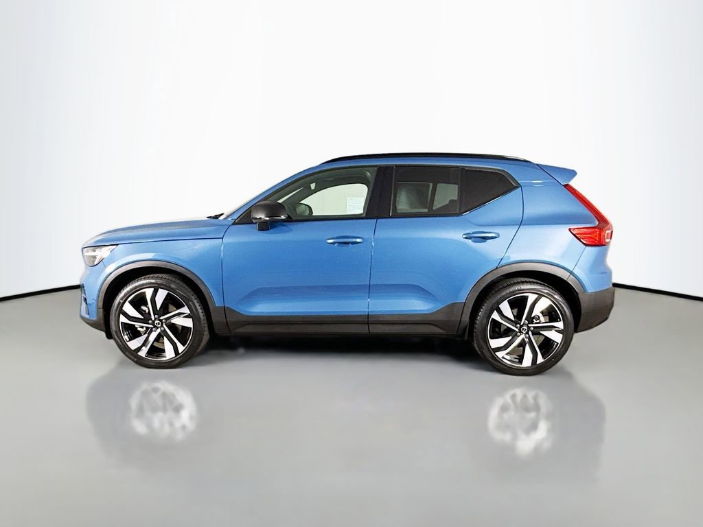 Used 2023 Volvo XC40 B5 Ultimate w/ Protection Package Premier image 4