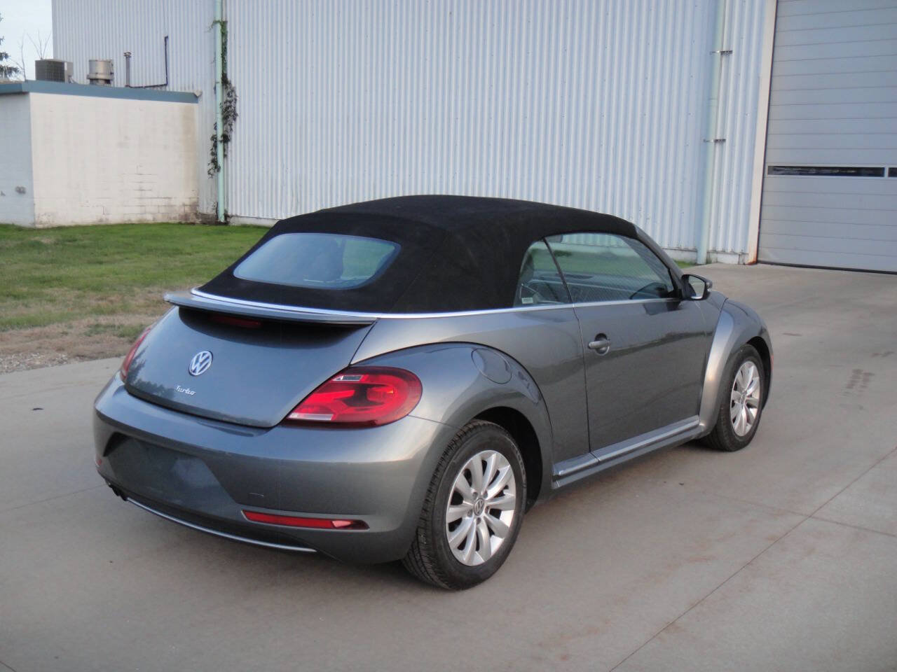 Used 2017 Volkswagen Beetle 1.8T FWD image 21