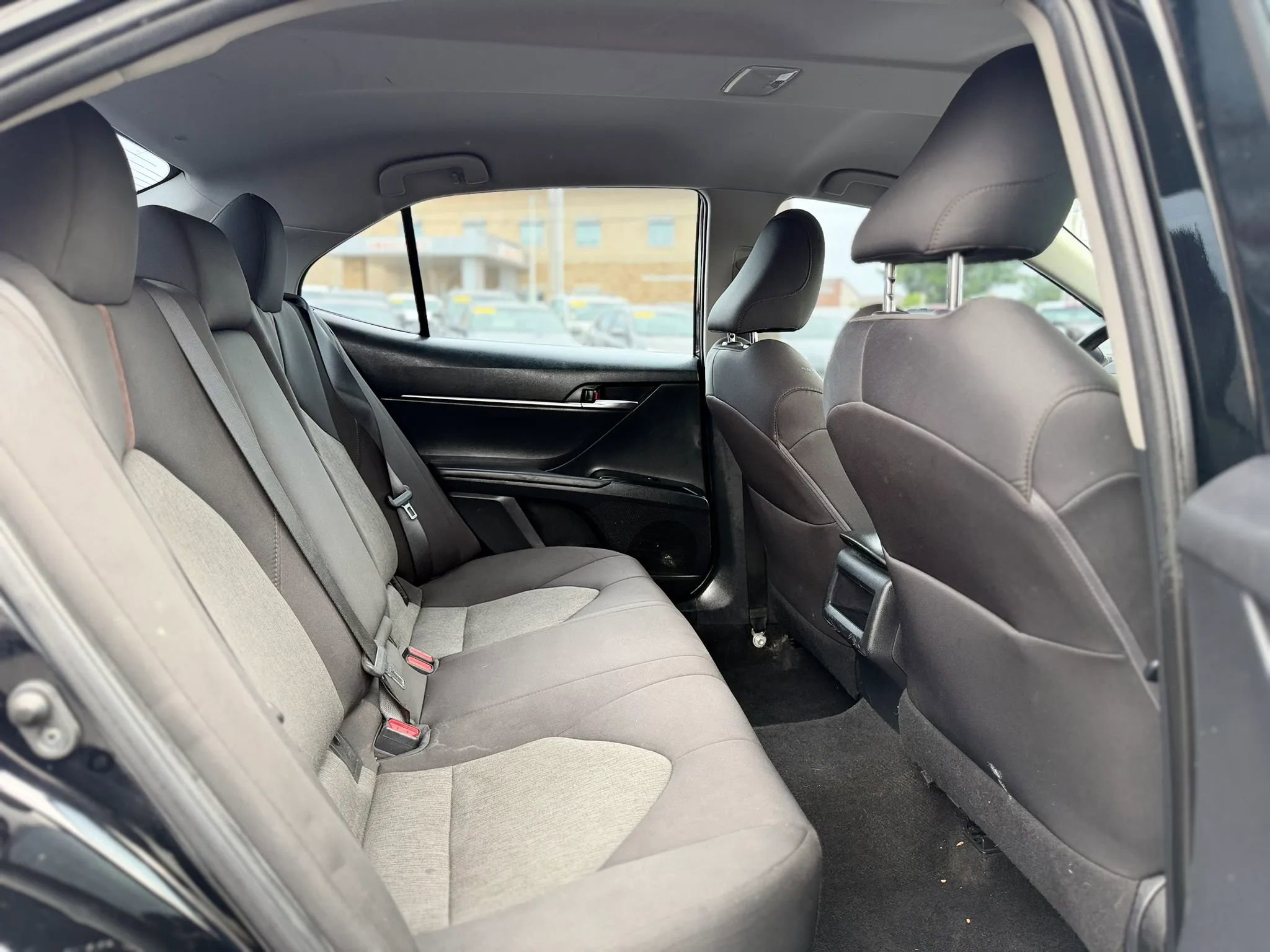 Used 2019 Toyota Camry LE FWD image 31