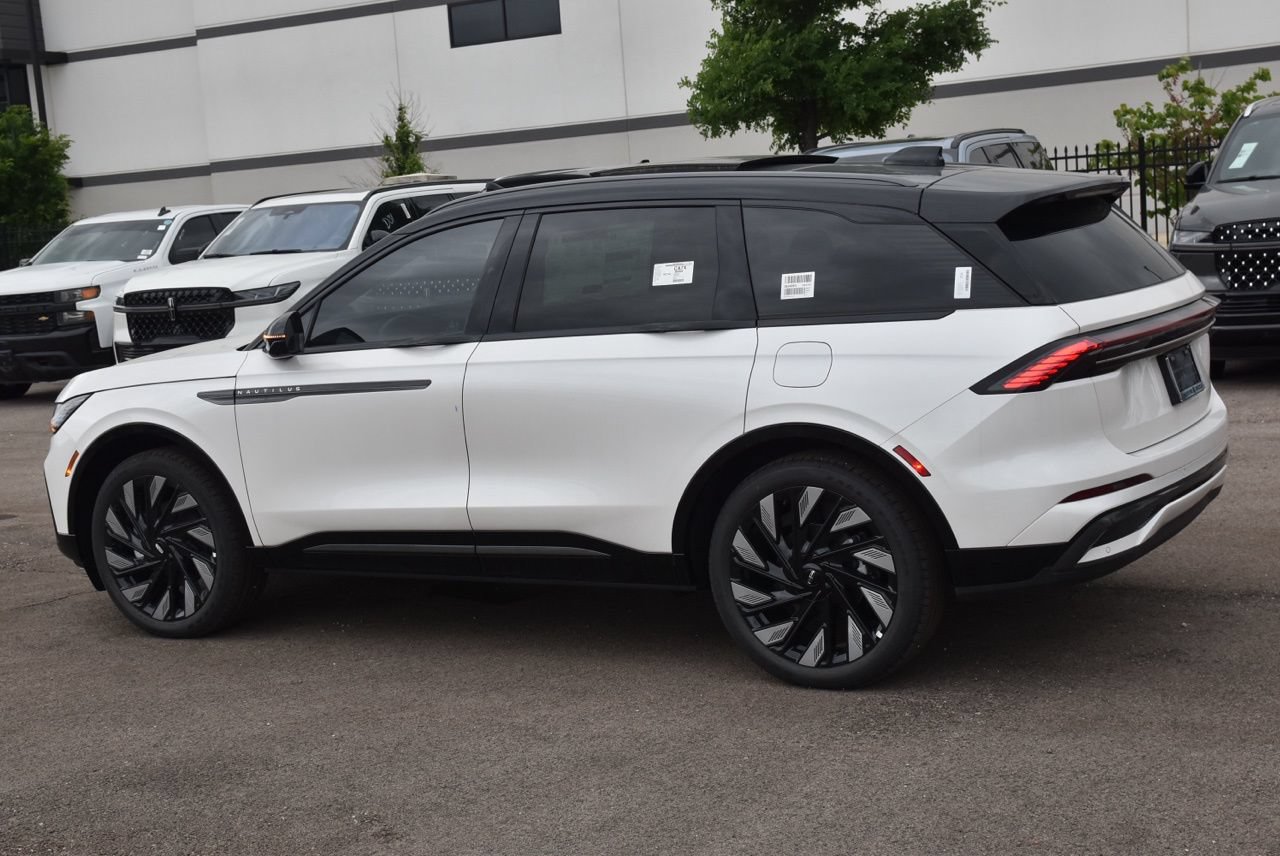 New 2026 Lincoln Nautilus Reserve AWD/4WD image 17