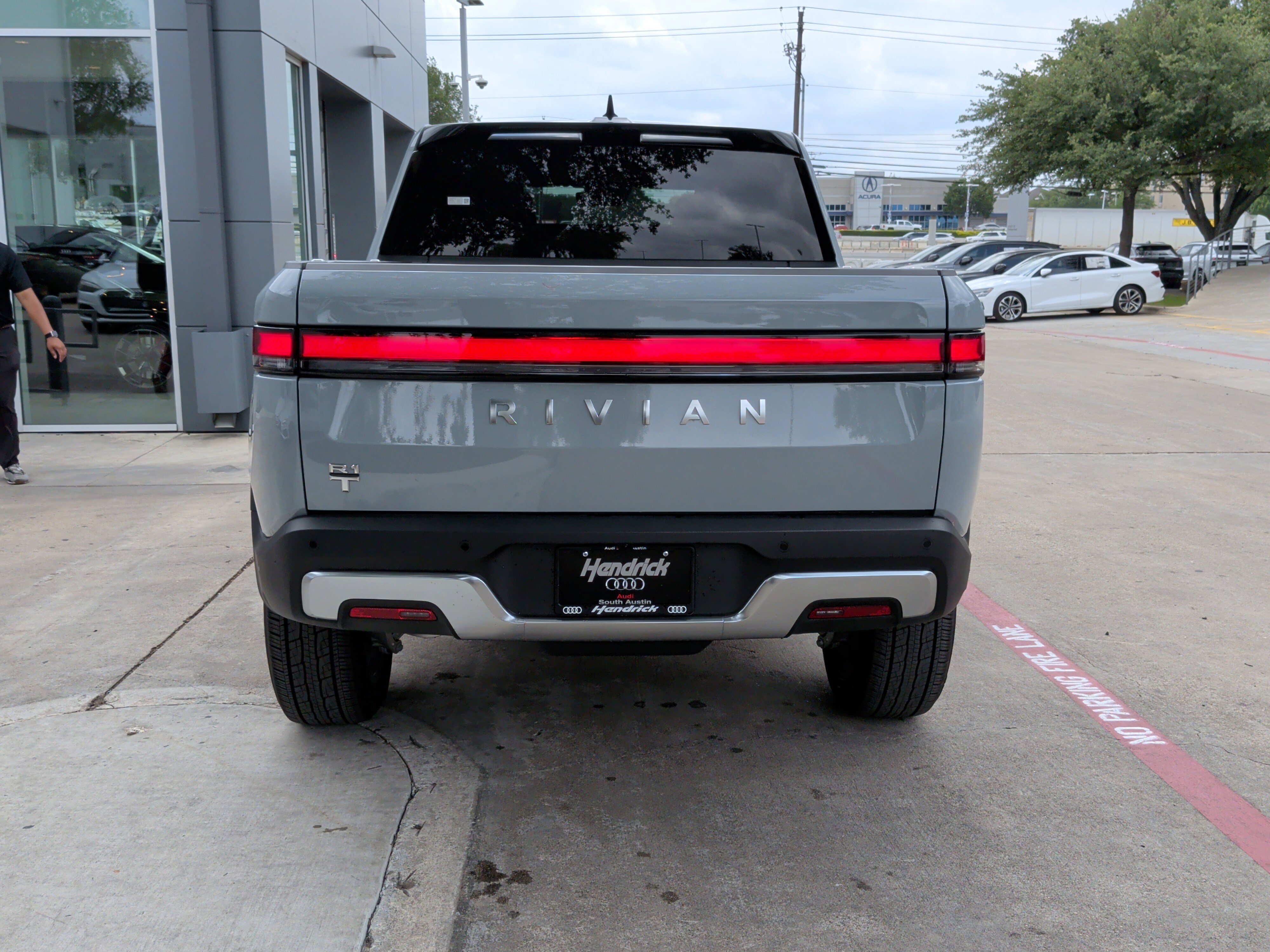 Used 2023 Rivian R1T Adventure image 9