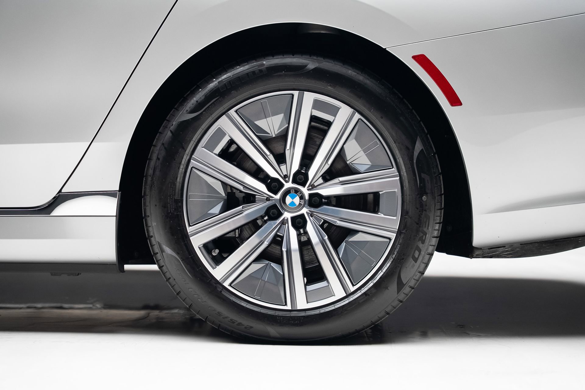 Used 2024 BMW i7 eDrive50 RWD image 22