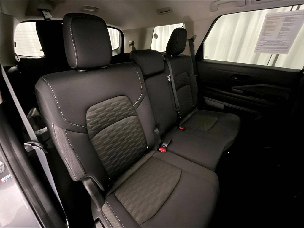 Used 2024 Nissan Pathfinder S AWD/4WD image 16