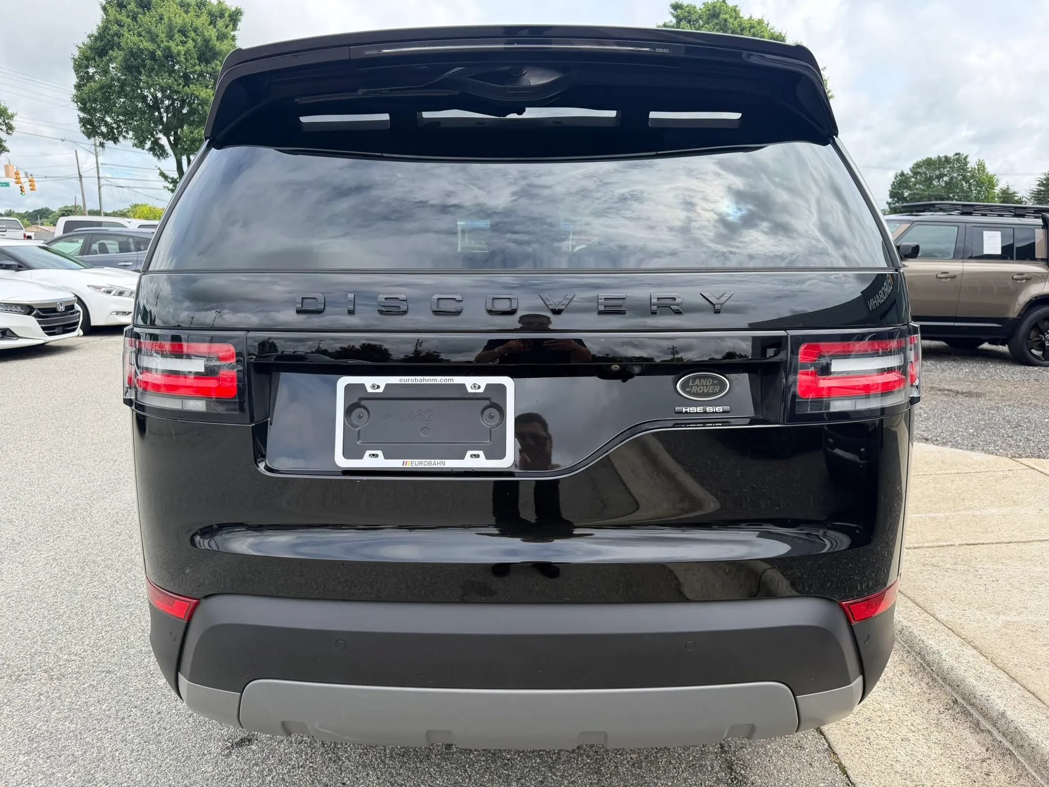 Used 2017 Land Rover Discovery HSE Luxury AWD/4WD image 4