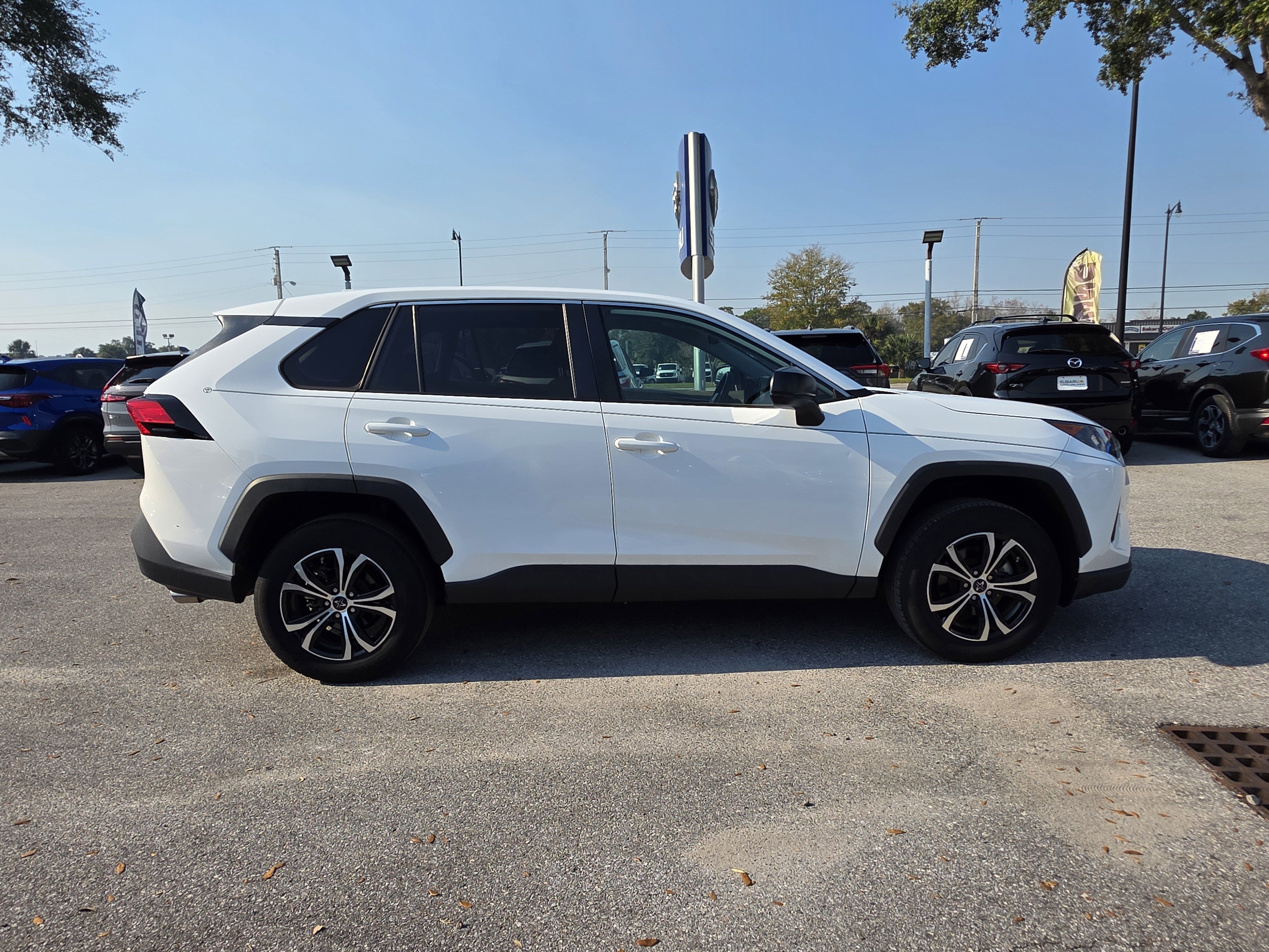 Used 2022 Toyota RAV4 LE image 2