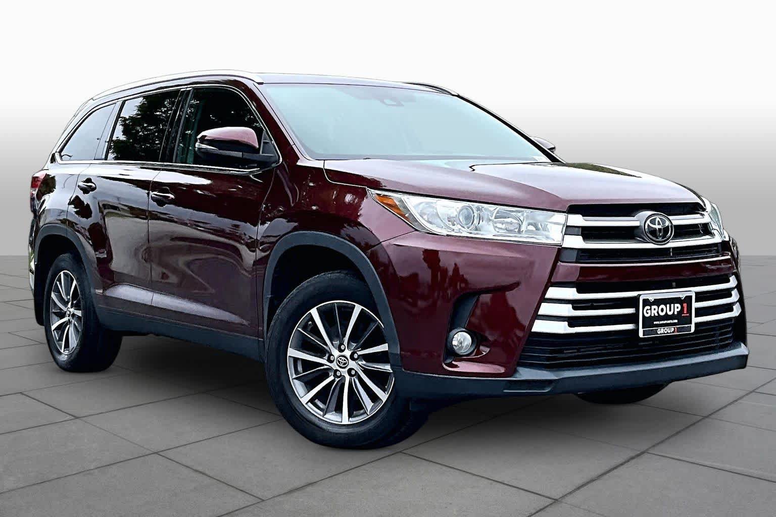 Used 2019 Toyota Highlander XLE AWD/4WD image 3