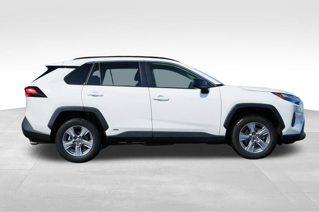 Used 2025 Toyota RAV4 LE image 9